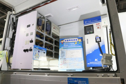 デモ展示されていたのは、日野デュトロに電源設備を搭載した「災害用電源車」《撮影：小菅篤》