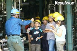 JX日鉱日石エネルギーでの職業体験の様子