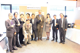 Jim Reavis 氏とCSAジャパン役員（写真後列左から四人目筆者）