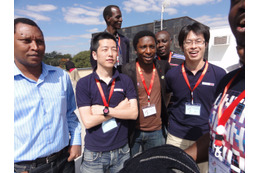 トレーニング参加者との一枚、2013年ザンビアにて　（写真提供：JPCERT/CC）
