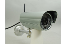 ワイヤレスカメラは太くて短いアンテナが特徴。主に2.4GHz帯の電波を使用する。