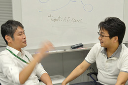 株式会社インターネットイニシアティブの松本智氏 (右) と 日本ネットワークインフォメーションセンターの岡田雅之氏 (左)