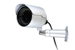 バレット型の「CG-NCBU031A」。屋外対応の高画質タイプでフルHD画質、赤外線LED、PoE対応機能などを備えている（画像は同社リリースより）。