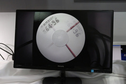 「グローバルシャッター」機能で撮影すれば、CDの盤面に書かれた文字などの視認が可能
