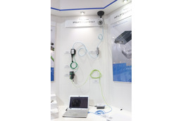 今回展示された日本テレガートナーによる「RJ45サージプロテクションデバイス（SPD）」を組み込んだIPカメラソリューション