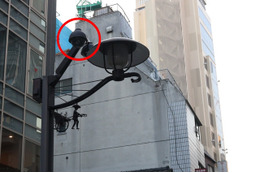 街頭監視を目的とした防犯カメラも随所で確認することができた
