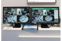 日立産業制御ソリューションズのブースでデモ展示されていた「VisionNet」。左のモニターが圧縮したデータ量で再生した場合の映像、右のモニターが復元して高解像度した際の映像となる（撮影：編集部）