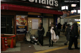 東日本大震災当日のファストフード店。販売業務は行われていなかったが、トイレの貸し出しを行い、多くの帰宅困難者をサポートした（撮影：防犯システム取材班）