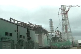 福島第一原子力発電所。施設の壁は崩れ落ち、剥き出しの鉄骨はそのまま