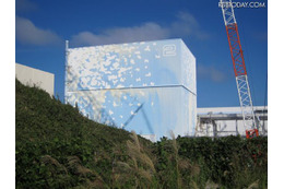 福島第一原子力発電所 2号機原子炉建屋外観～2・3号機間西側高台から撮影～