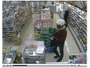 桶川市内で発生したコンビニ強盗事件の防犯カメラ映像を公開(埼玉県警) 画像