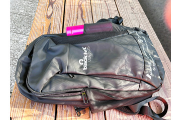 創刊 27 周年記念キャンペーンのおしらせ（5）後出し特典「Black Hat USA 2025 参加者用バックパック」 画像