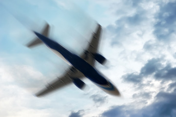 Googleが経営破綻した航空会社のデータをAIのために購入 ～ メール1億件 Teamsレコード5億件 OneDriveファイル1,700万件 SharePointデータ2,050万件 カスタマーサービス通話録音3,000万件 カスタマーサービスチャット記録1,500万件：支払額15億円 画像