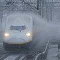 JR東日本では新幹線の雪害対策が完備されているが、在来線に関しては想定外の降雪によって運行停止や遅延があり得る（写真はイメージです）。