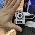 「超ミニカメラ」本体。重さ36g、幅38.5mm×高さ50.3mm×厚さ20.4mmとまさに手のひらサイズだ