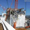 4号機原子炉建屋上部における瓦礫撤去の状況、南西面（3月20日撮影）