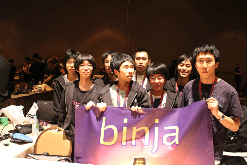 競技終了時の日本チーム「binja」