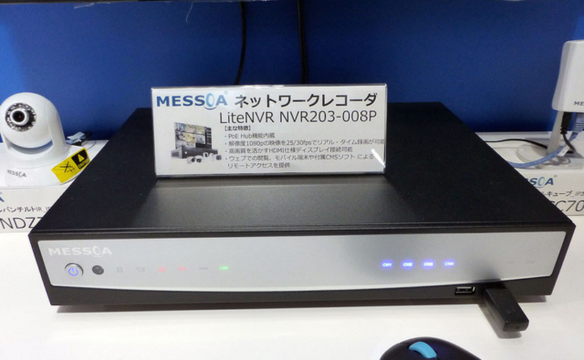 1080pの映像を25または30fpsで記録可能。HDMIとD-sub出力も備える。PoE給電用としてDC48Vの電源を接続する必要がある。