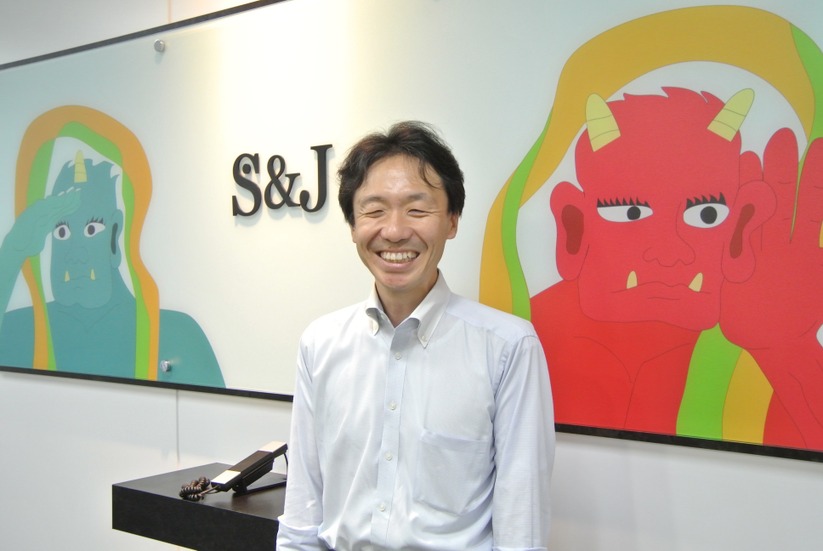 「メール訓練に課題感をお持ちの方に向けた講演です」Ｓ＆Ｊ株式会社 コンサルティング部 部長 上原 孝之氏、背景は社名の由来となった守護神 千里眼(Ｓ)と順風耳(Ｊ)