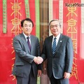 野村総合研究所代表取締役社長 此本臣吾氏（左）と東京工業大学学長 三島良直氏（右）