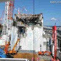 4号機原子炉建屋上部における瓦礫撤去の状況、南面（3月20日撮影）