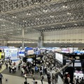 Interop Tokyo 2024 会場俯瞰（写真右手は会場内にネットワークを構築する「ShowNet」プロジェクト）