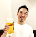 浅草の神谷バーでデンキブランを飲む前のまだ元気な編集長