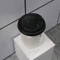 このカップの蓋にカメラが仕込まれている