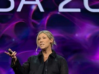 元NYT記者：ニコール・ペリロフ