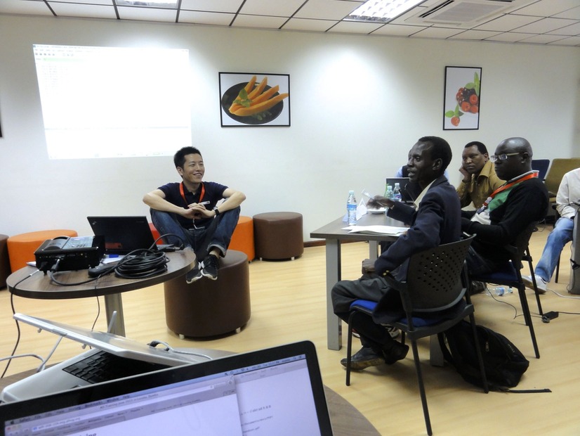 CSIRT構築についてアフリカの技術者と意見交換、2013年ザンビアにて　（写真提供：JPCERT/CC）