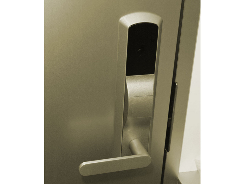 ICカード式の電子錠を使い、ID情報をチェックして施錠・解錠を行う（写真はイメージです）