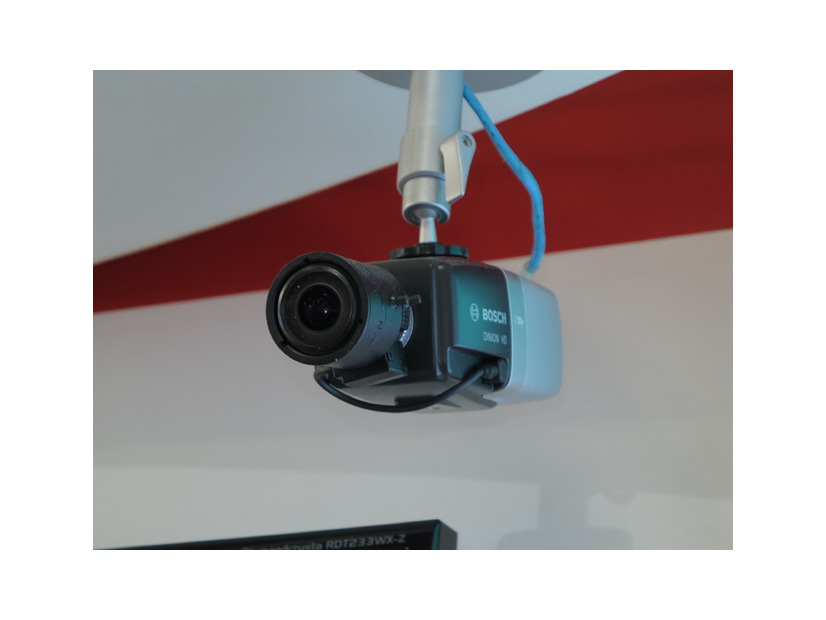 暗視機能や人感センサー搭載のネットワークカメラの導入することで防災のみならず防犯面での警備強化も可能