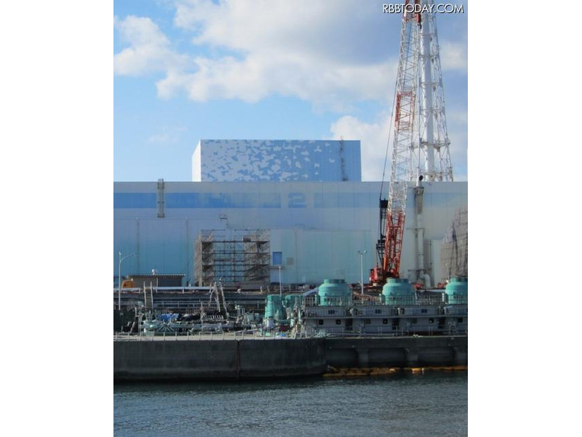 東防波堤より臨む、2号機タービン建屋（1月14日撮影）