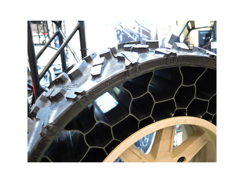 エアレスタイヤ「テレインアーマー」