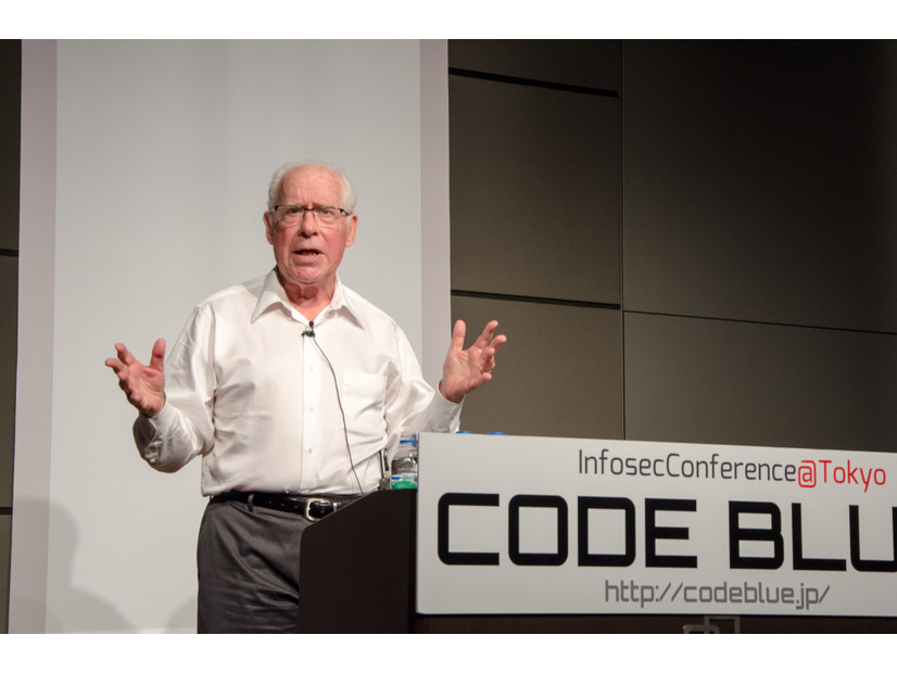 基調講演 「真実を語る唯一の方法はフィクションの中にある:国家安全保障国家これまでの動き」に登壇したリチャード・シーム氏