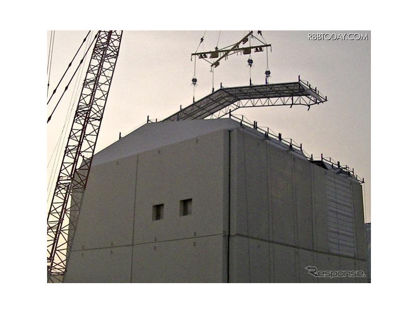 東京電力福島第一原発、原子炉建屋カバー屋根パネル（10月14日）