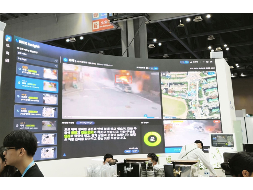 スマートポールの映像や音声はこのように集中管理できる。管制室からスピーカーで誘導指示も可能