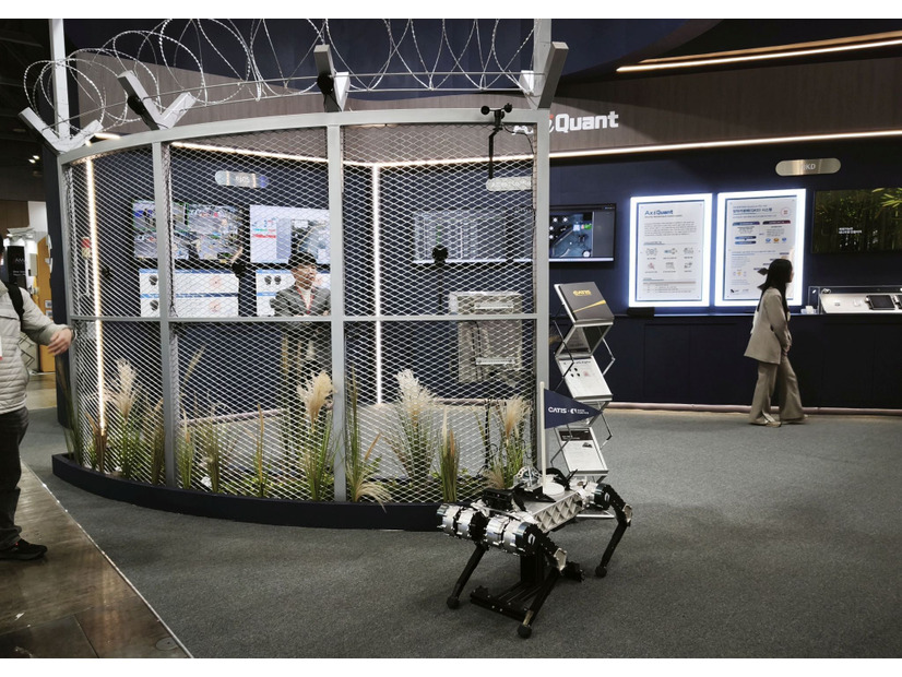 国境警備システム。ロボットとの組み合わせで初動対応の幅と機能を拡大させる。万が一のときでも人的被害を減らせる