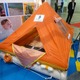 水に浮く災害用テントを展示(藤倉ゴム工業) 画像