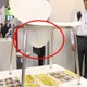 災害発生時にヘルメットとして使えるイスを展示(マモリス) 画像